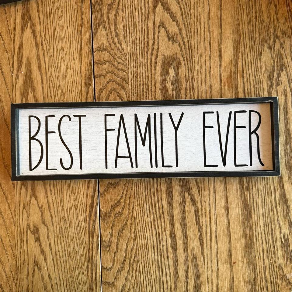 Best Family Ever Wood Table 8678