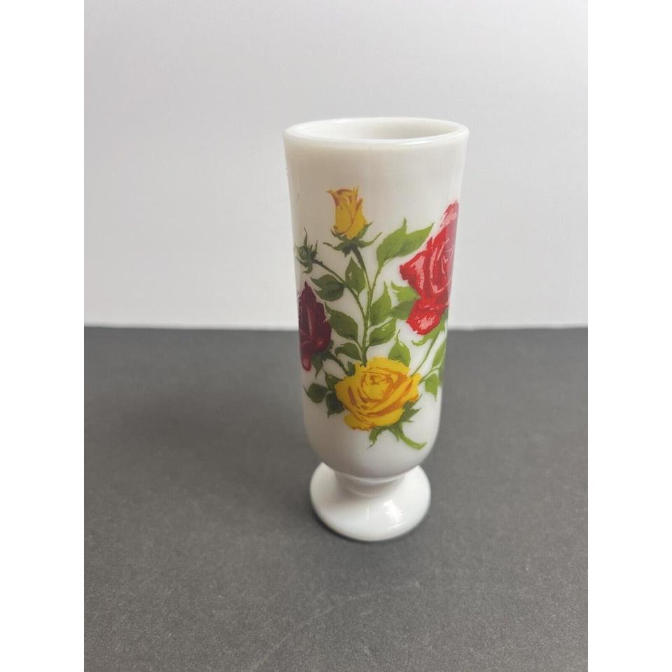 Vintage Milk Glass Bud Vase 54d7 2