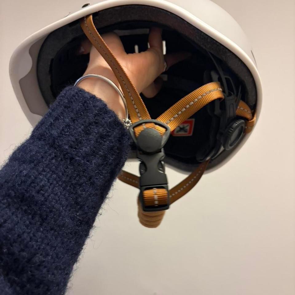 Grey And White Helmet For 25e8 2
