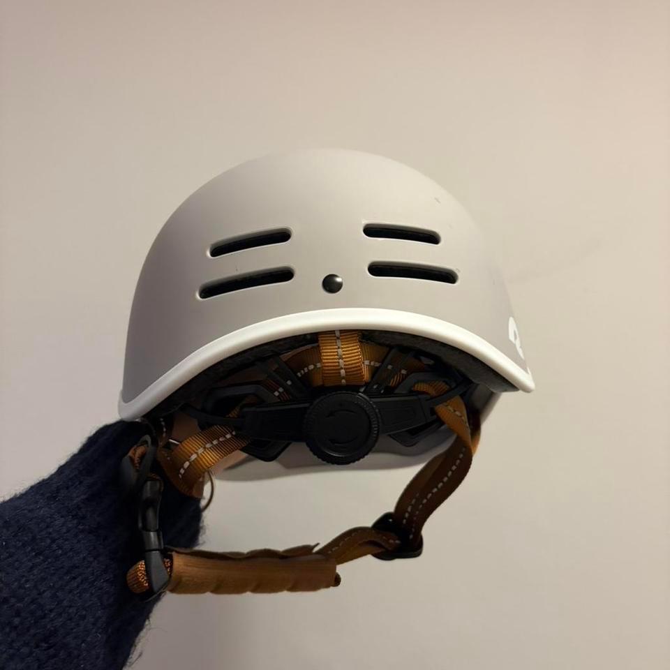 Grey And White Helmet For 25e8