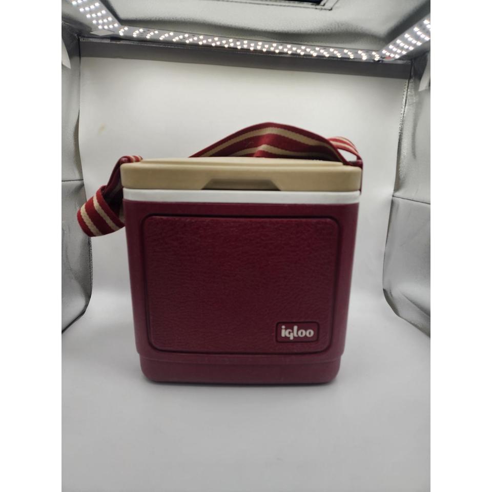 Vintage Igloo Tag Along 8 Cooler 4a5e