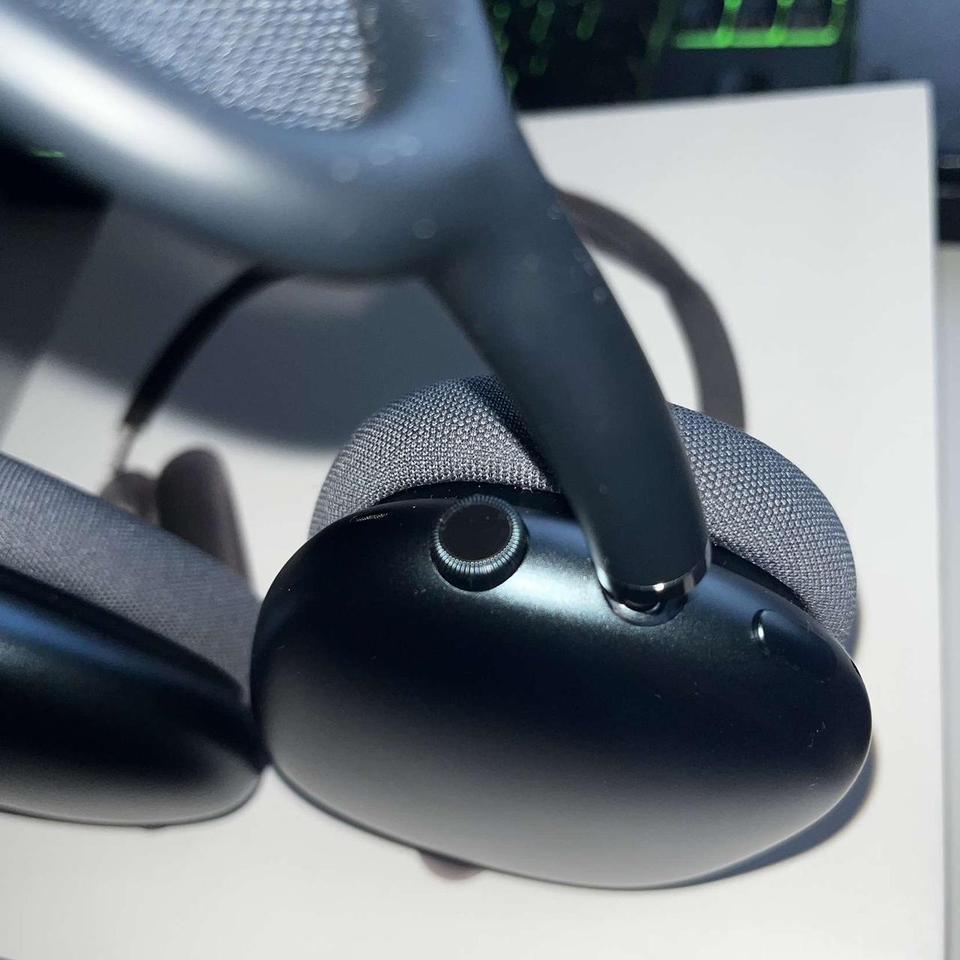 Airpod Pro Maxes Brand New 2