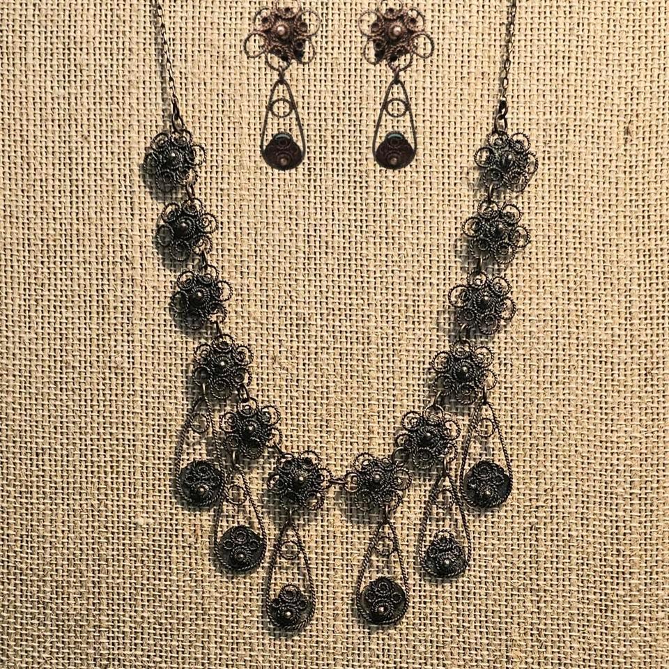 Black Filigree Necklace And Earrings 6876