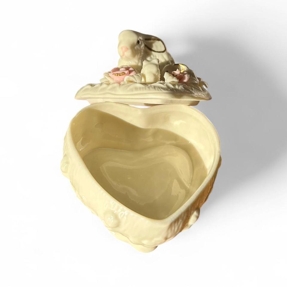 Vintage Cream Heart Shaped Bunny 7850 5