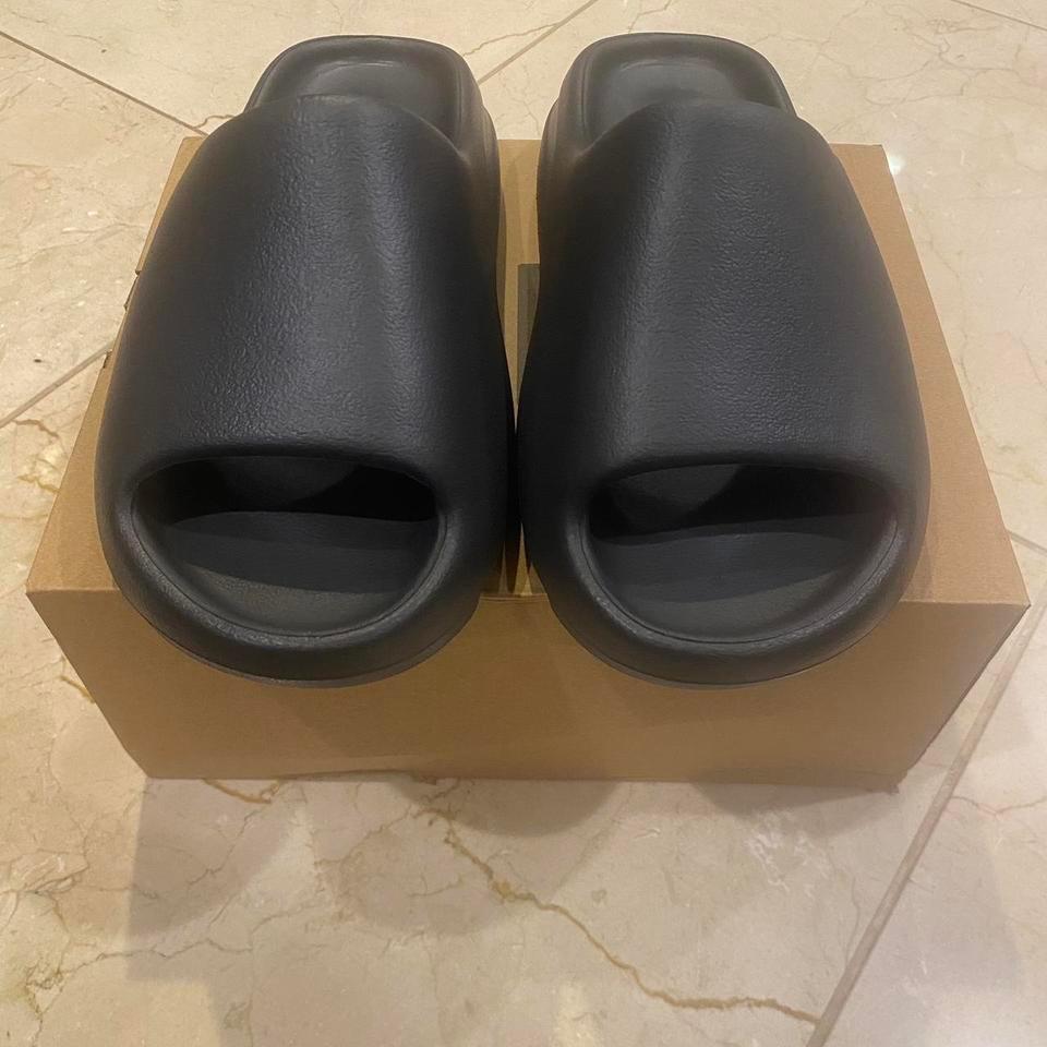 Onyx Adidas Yeezy Slides Size E561 2
