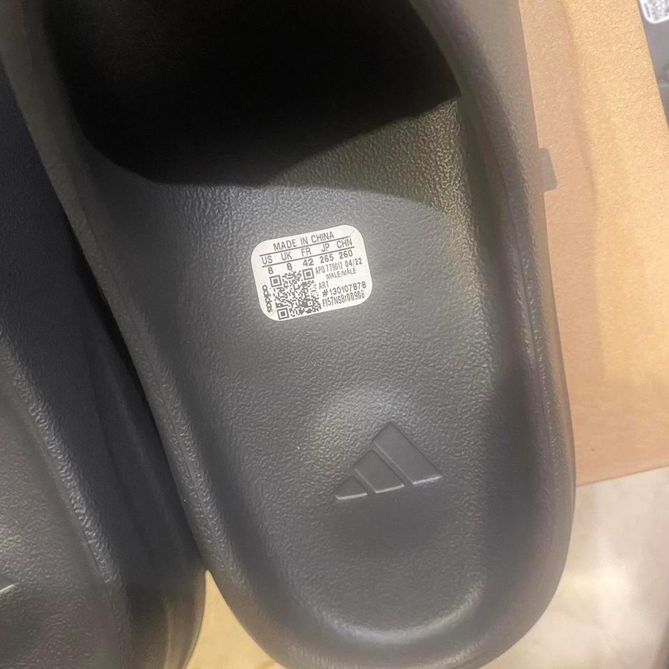 Onyx Adidas Yeezy Slides Size 6759 7