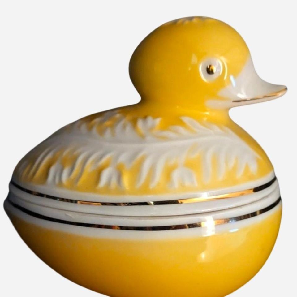 This Charming Vintage Porcelain Trinket