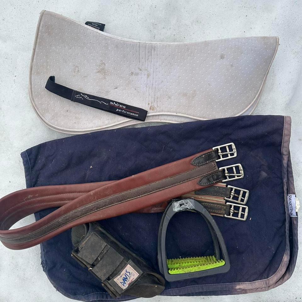 English Tack Lot Shires Half 138e