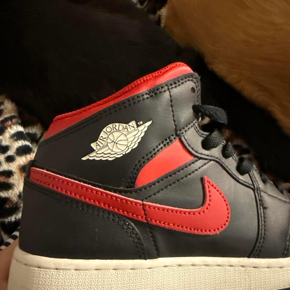 Air Jordan 1 Mid Bred Cb32 4