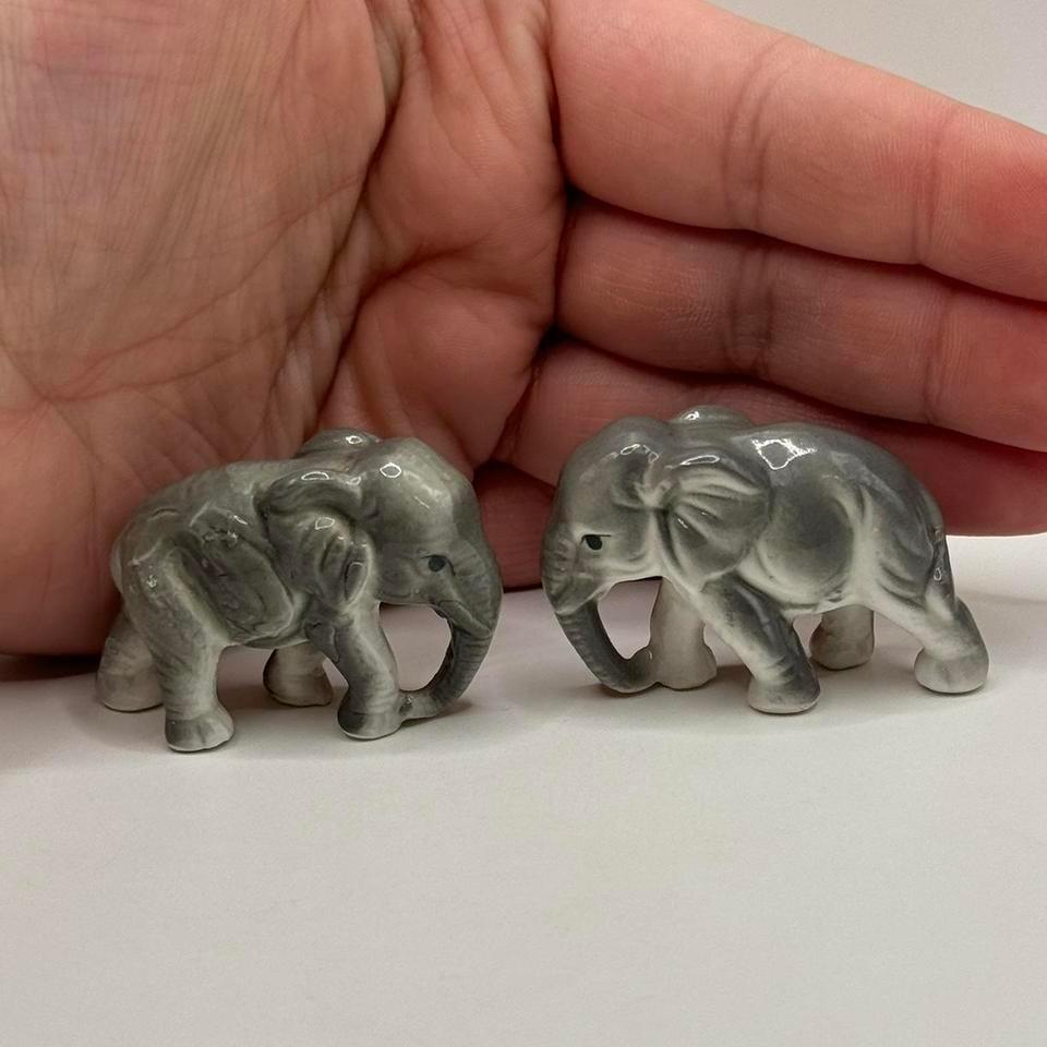 Vintage Ceramic Miniature Elephant Pair 541c