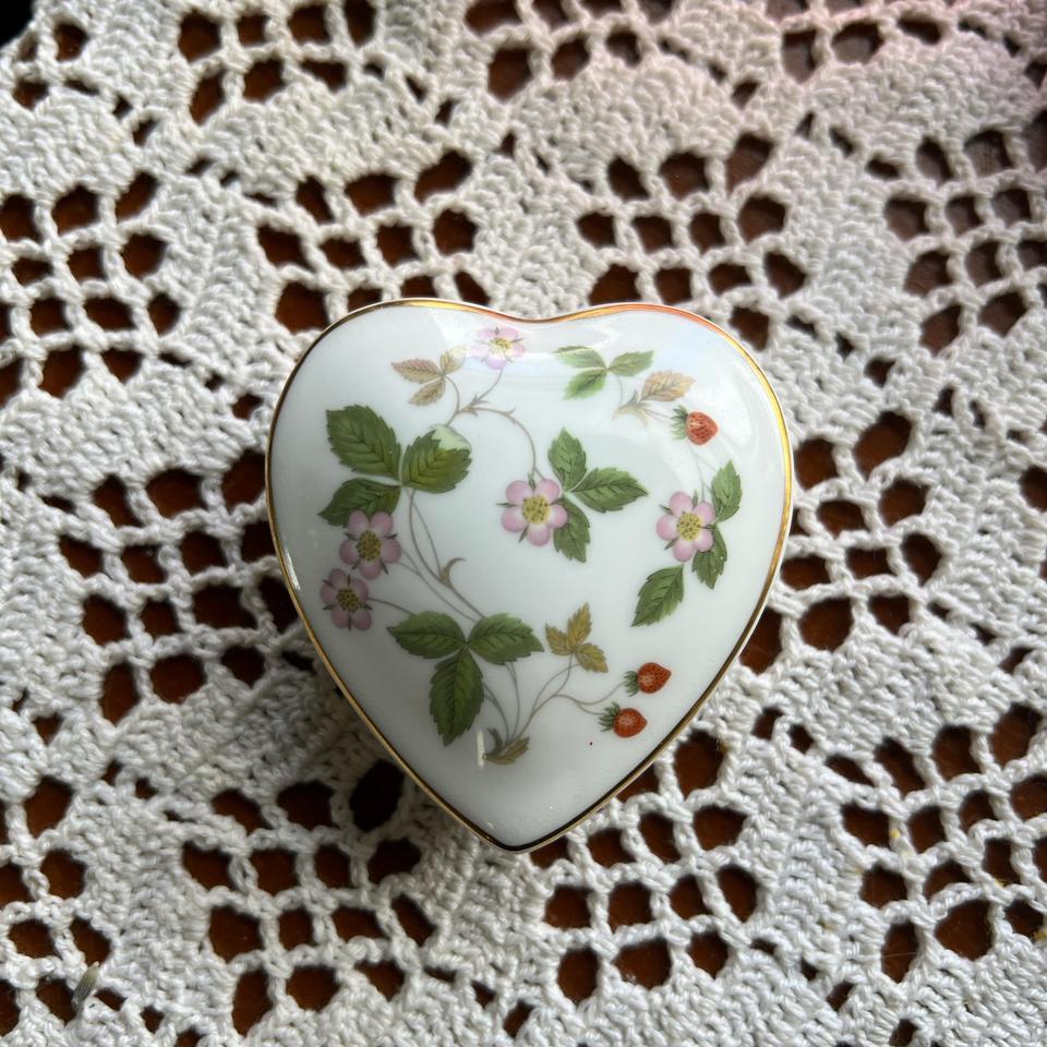Wedgwood Wild Strawberry Heart Dish