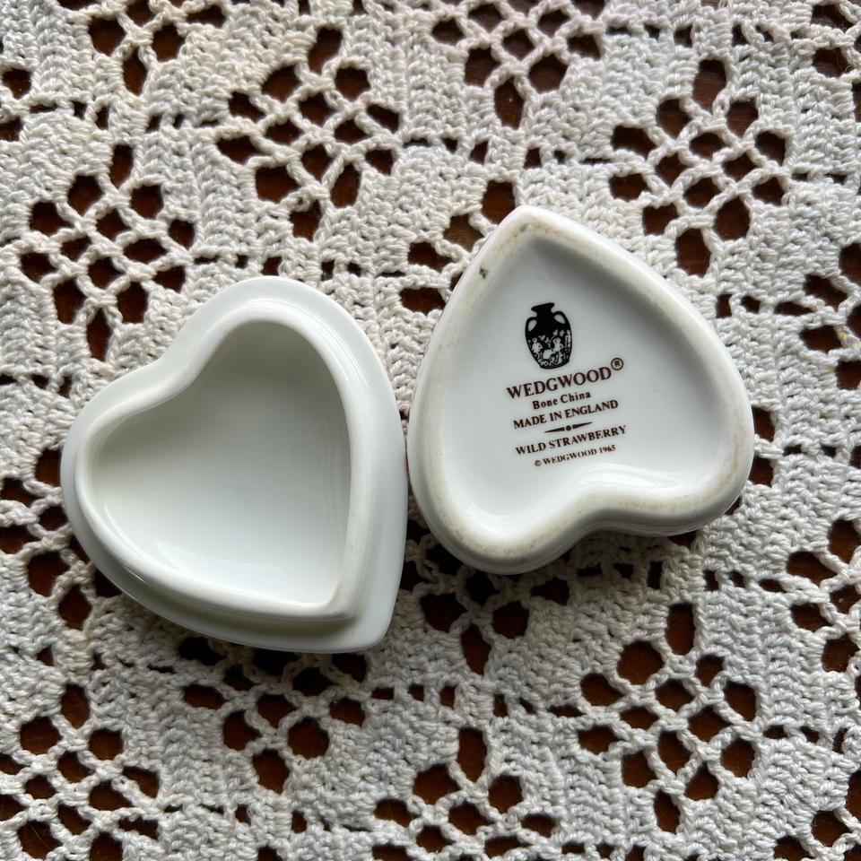 Wedgwood Wild Strawberry Heart Dish 3