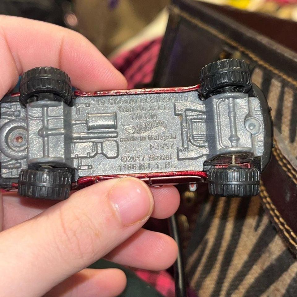 Hot Wheels 2019 Chevrolet Silverado 0fc5