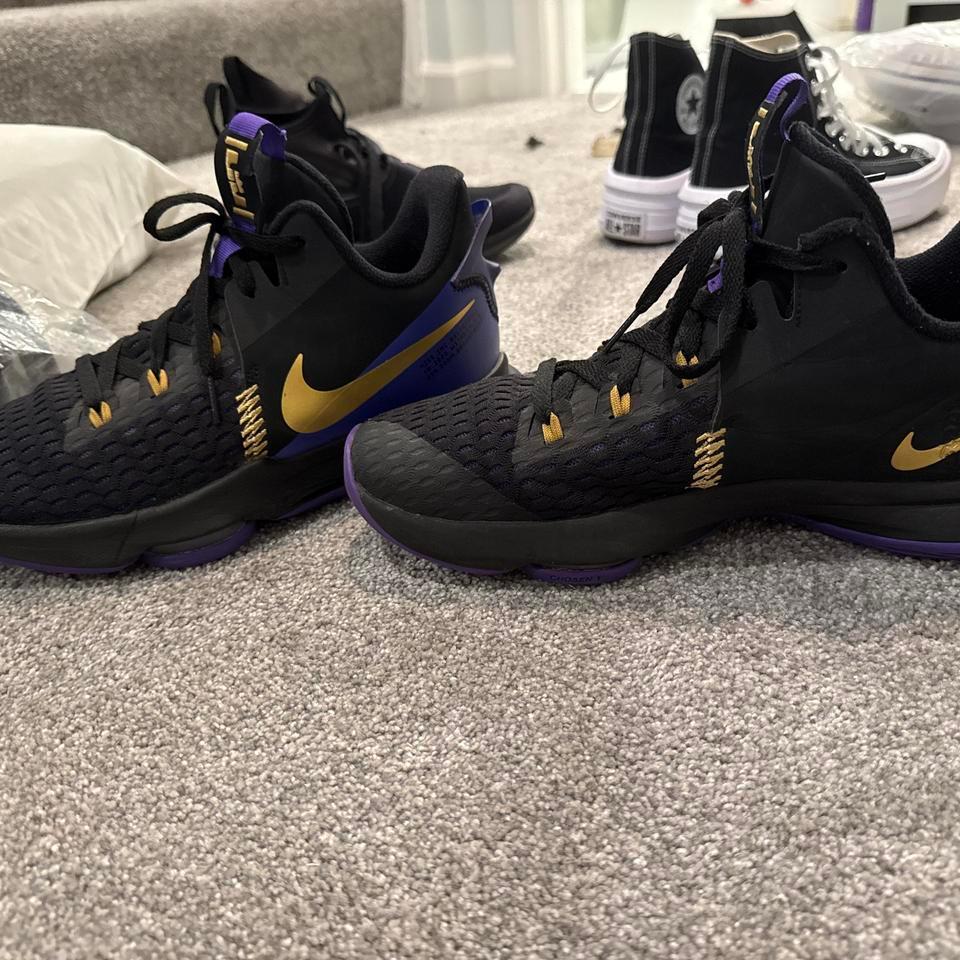 Lebrons Very Light And Breathable 733d