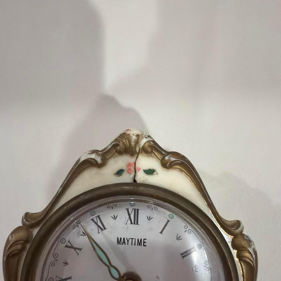 Vintage Floral Clock With Gold 1694 3
