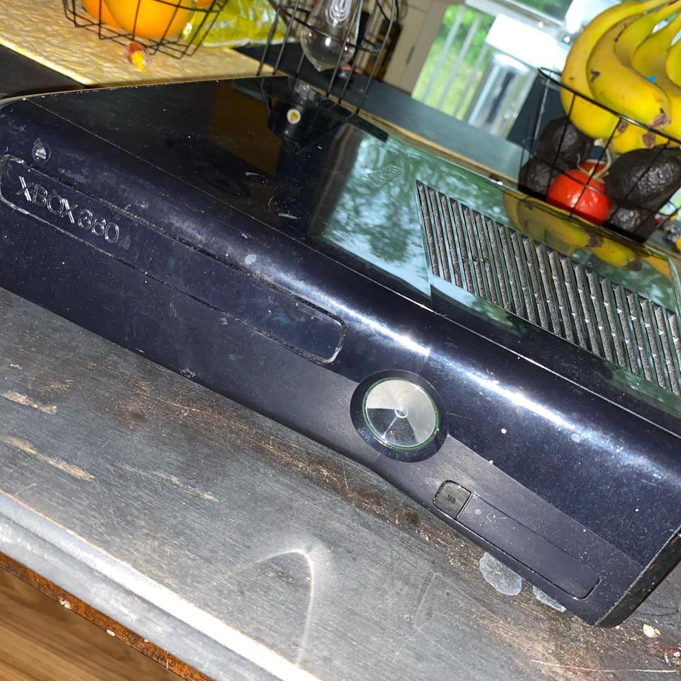 Black Xbox 360 Console Gaming