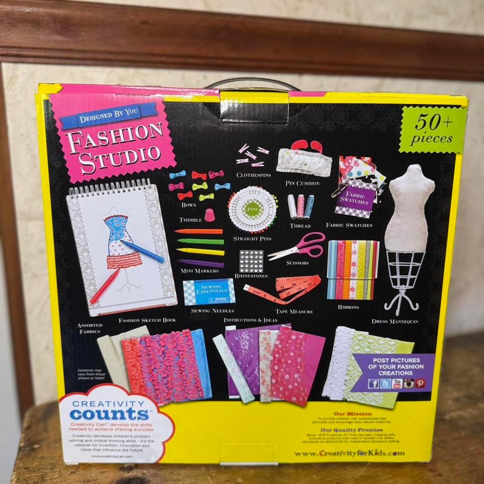 Fashion Studio Doll Set 4