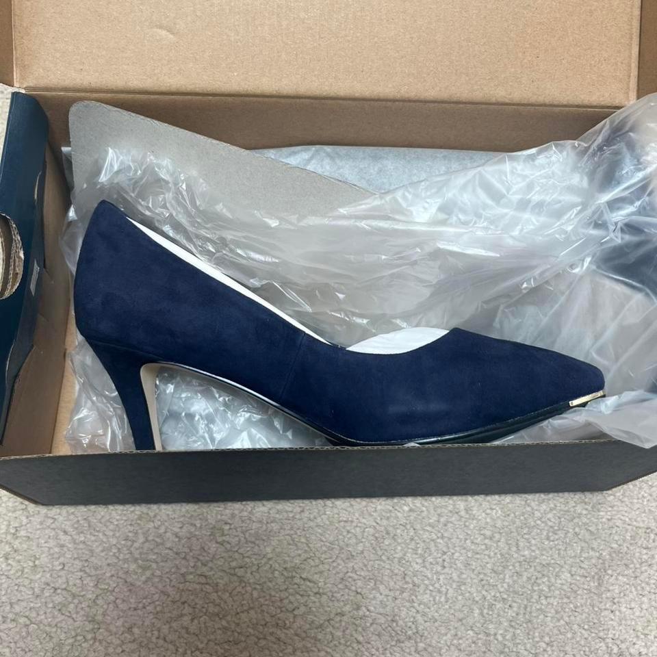 Cole Haan Navy Suede Pumps F922