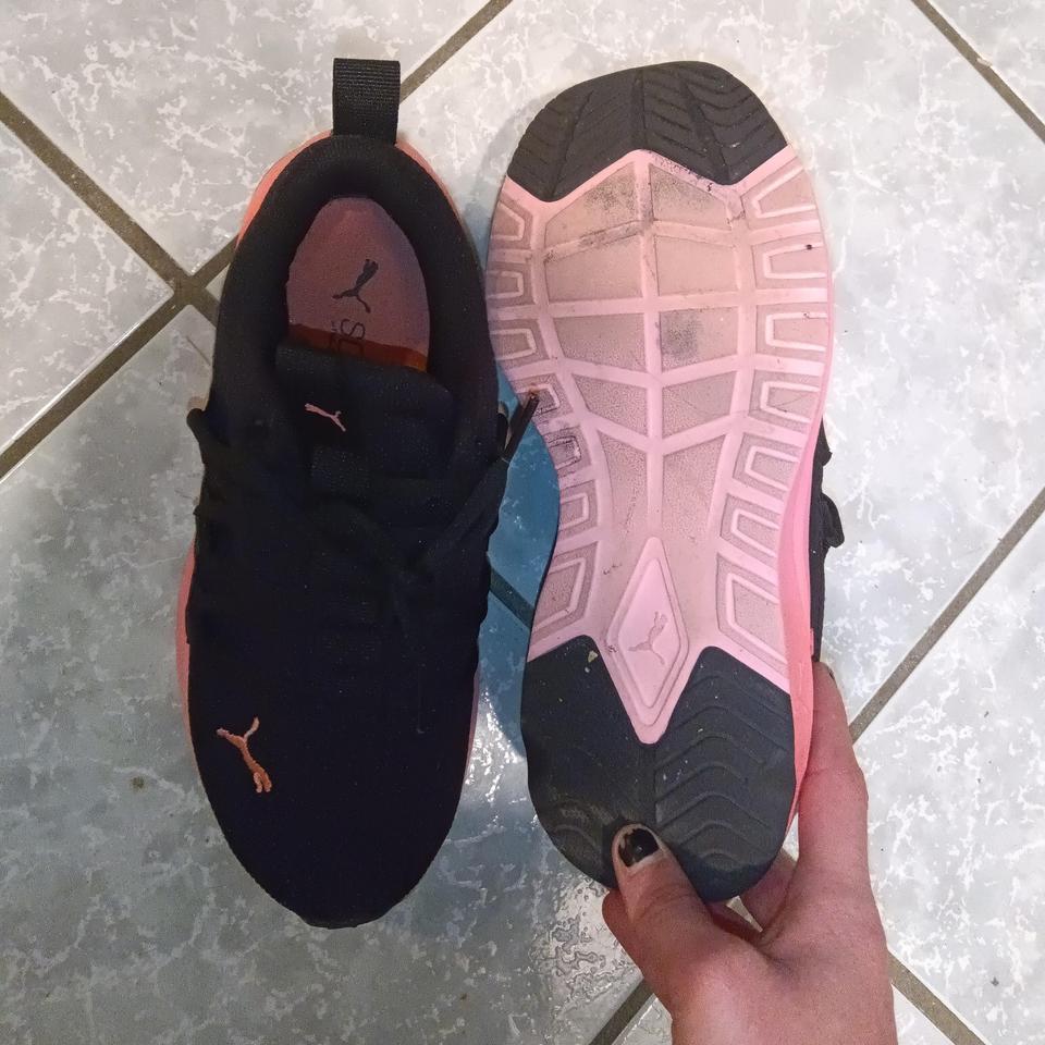 Size 7 Puma Shoes Theyre 6