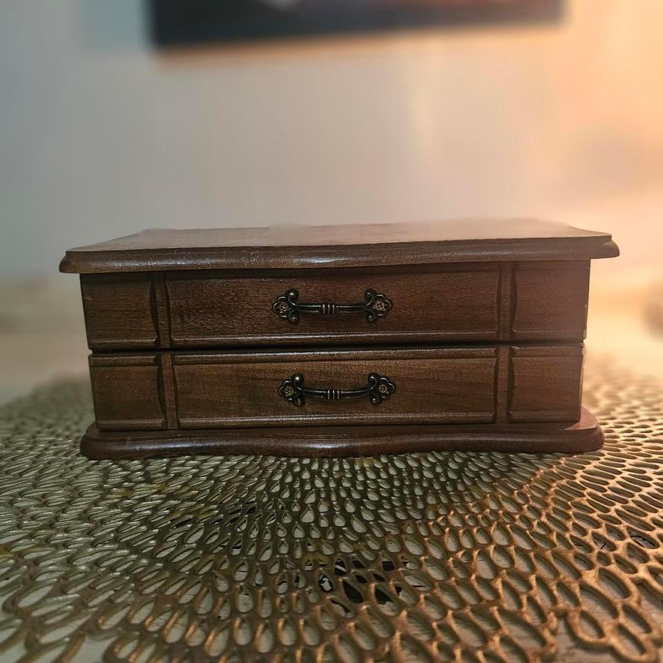 Vintage Wooden Jewelry Box Fbbb