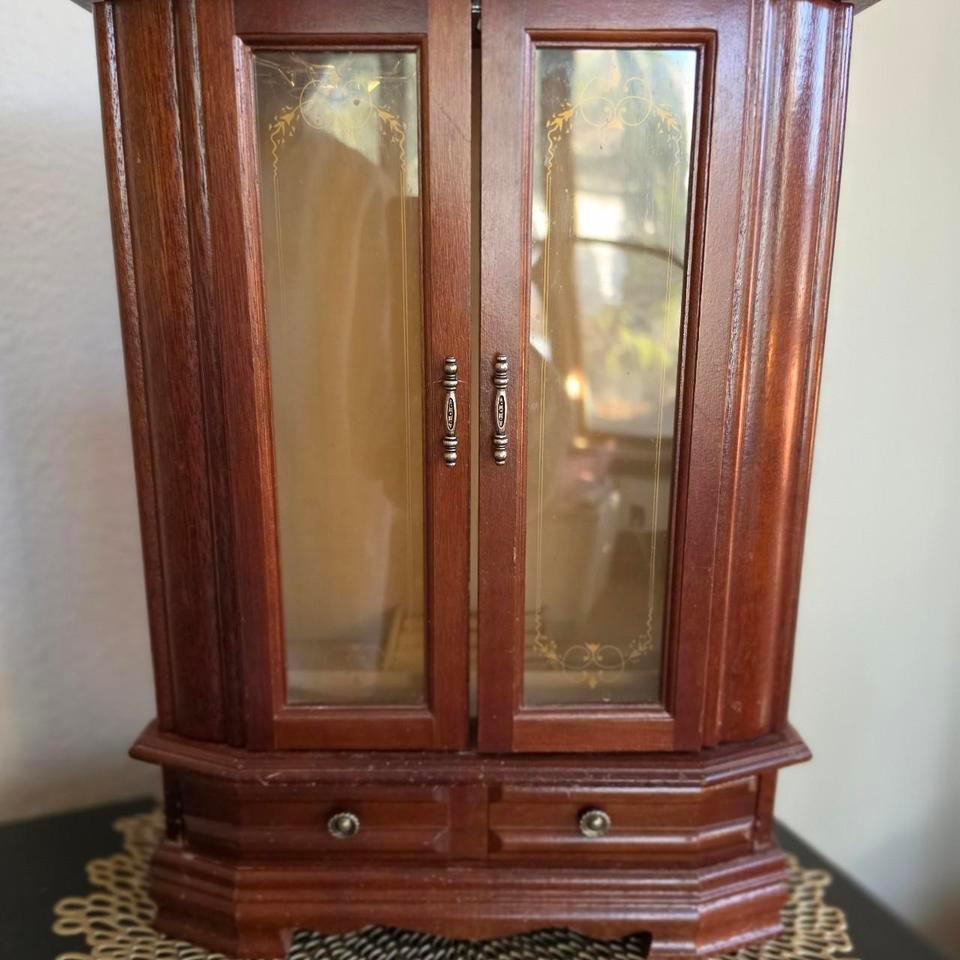 Vintage Wooden Jewelry Box A541