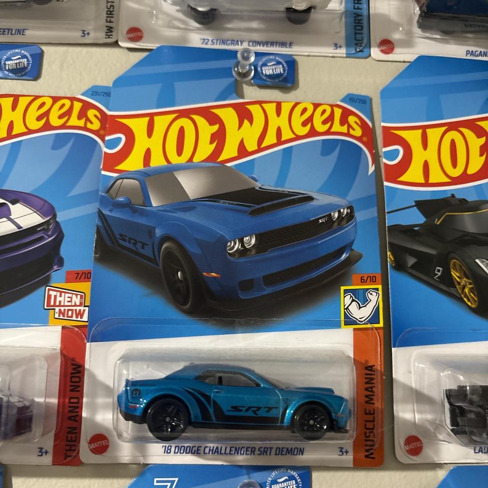 Hot Wheels 10 Dodge Challenger F9b2