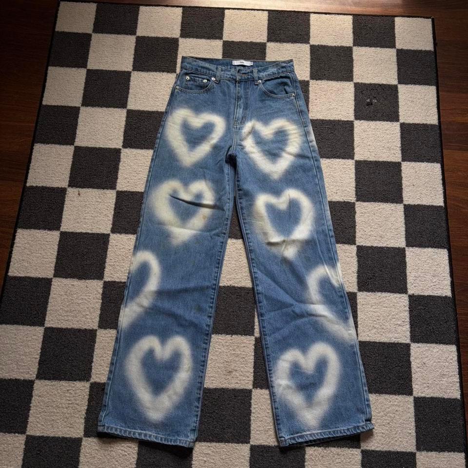Adika Blue Heart Spray Paint Daae