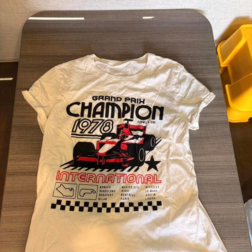 White And Red Formula One 131d