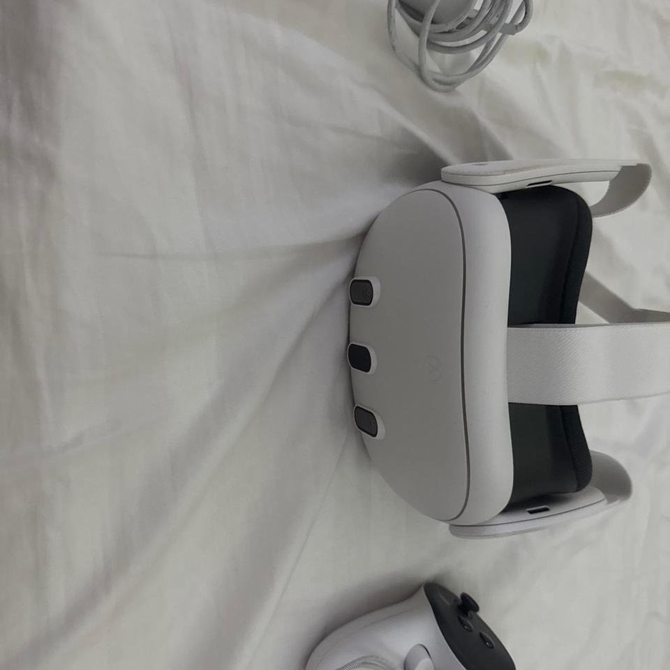 Oculus Quest 3 With Controllers 2