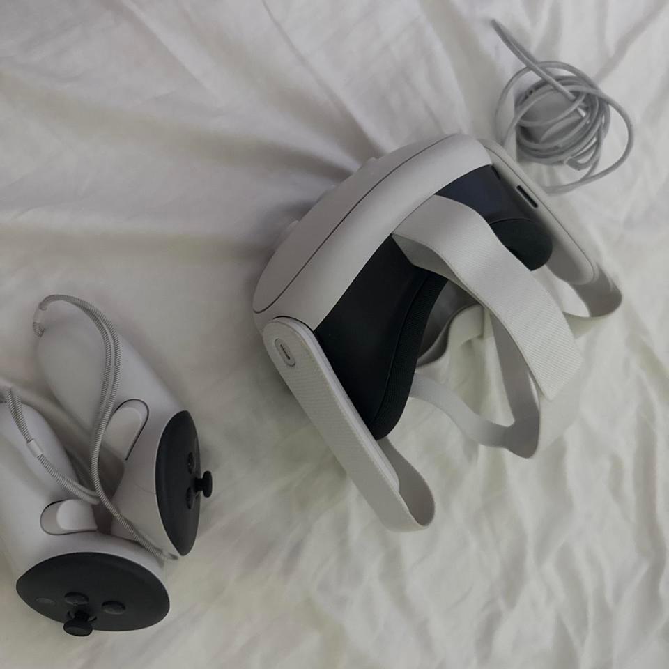 Oculus Quest 3 With Controllers