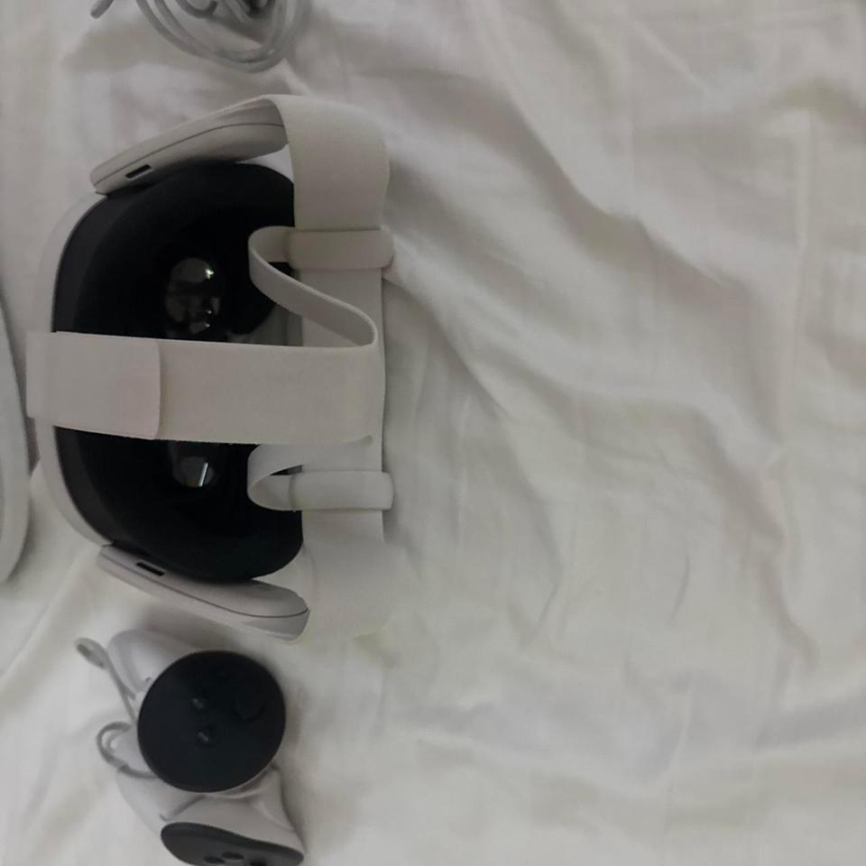 Oculus Quest 3 With Controllers 3
