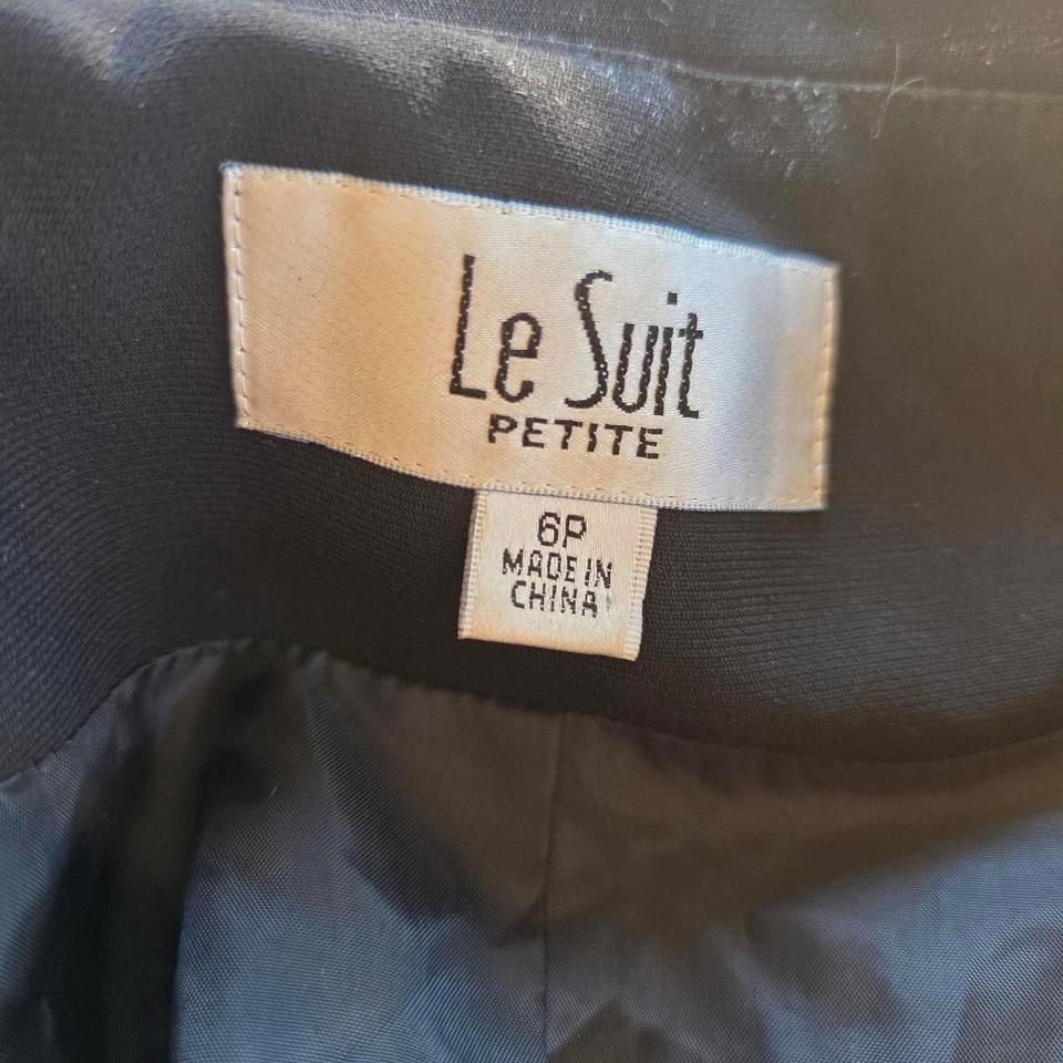 Black And White Le Suit 4