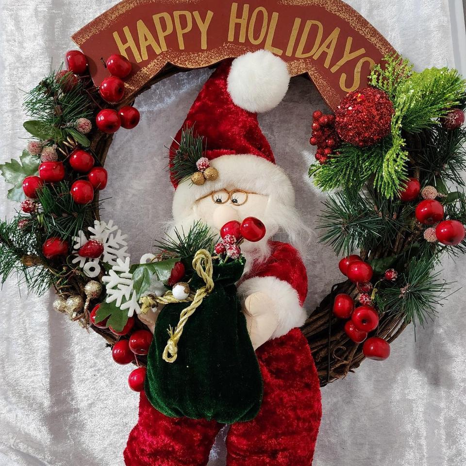 Red And White Christmas Wreath