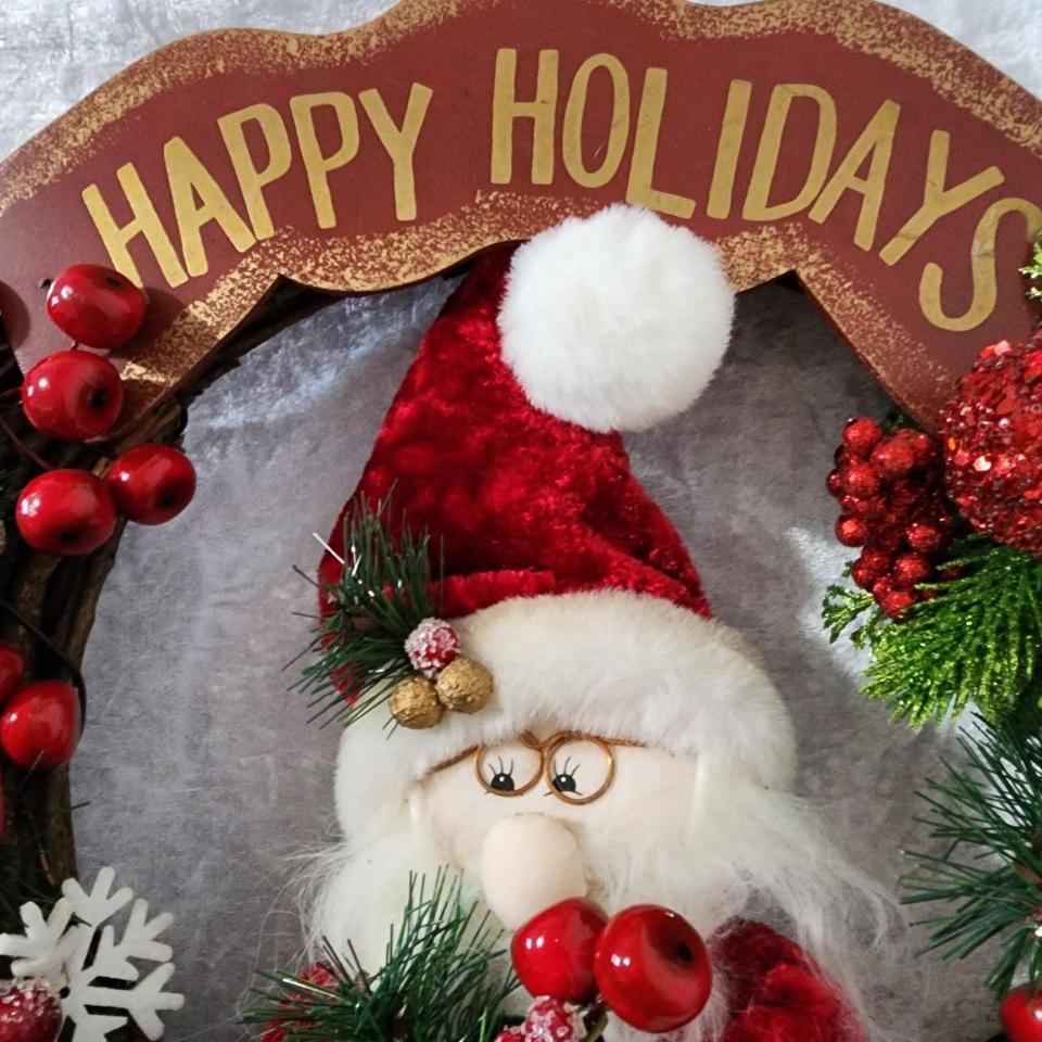 Red And White Christmas Wreath 5