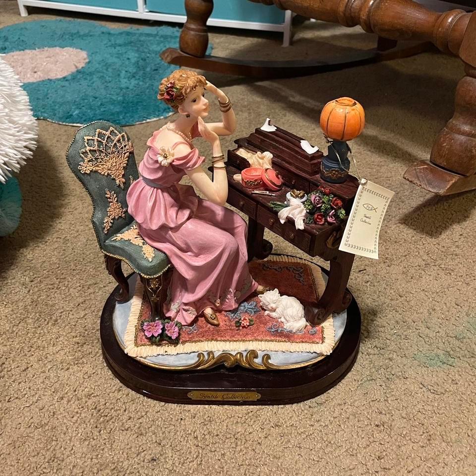 Sentili Collection Victorian Vintage Lady At