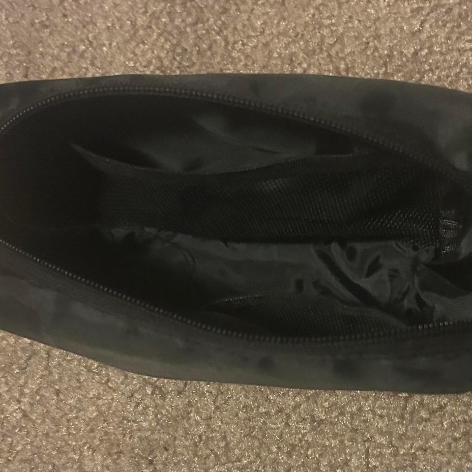 Description Simple Black Zip Pouch E5ae