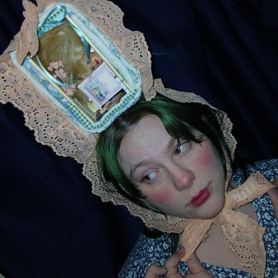 Miniature Dollhouse Bonnet Headpiece Peach 3