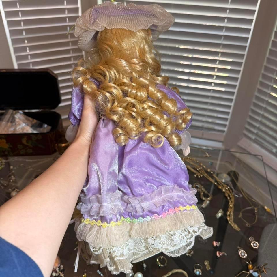 Vintage Porcelain Doll In Beautiful 5844 4