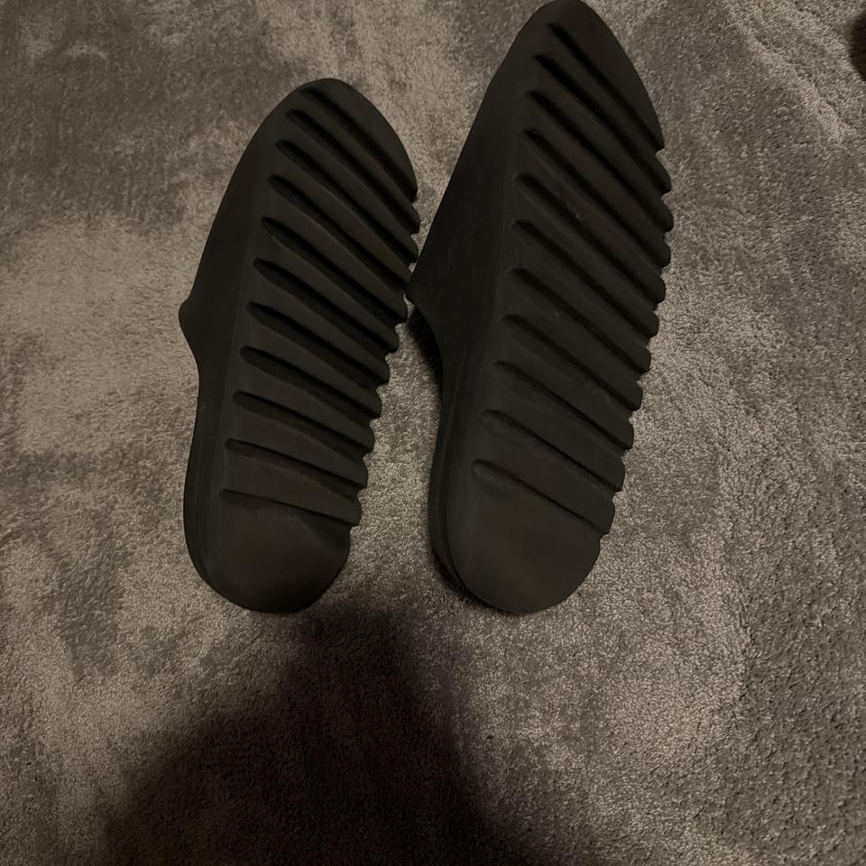 Dark Onyx Yeezy Slides One A470 6