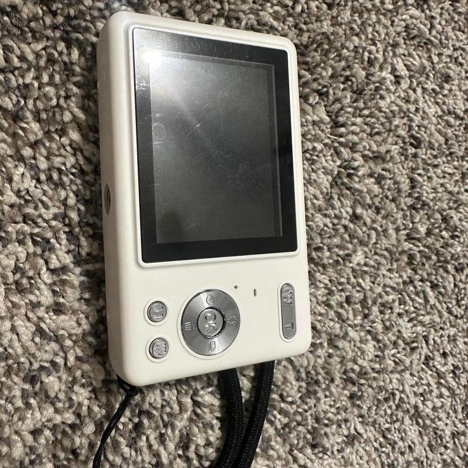 White Digital Camera With 16gb 2