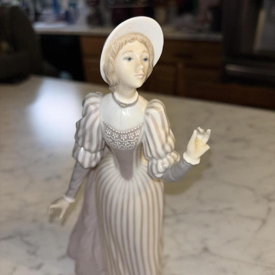 Lladro Figurine 5324 English Lady Cb4c 2