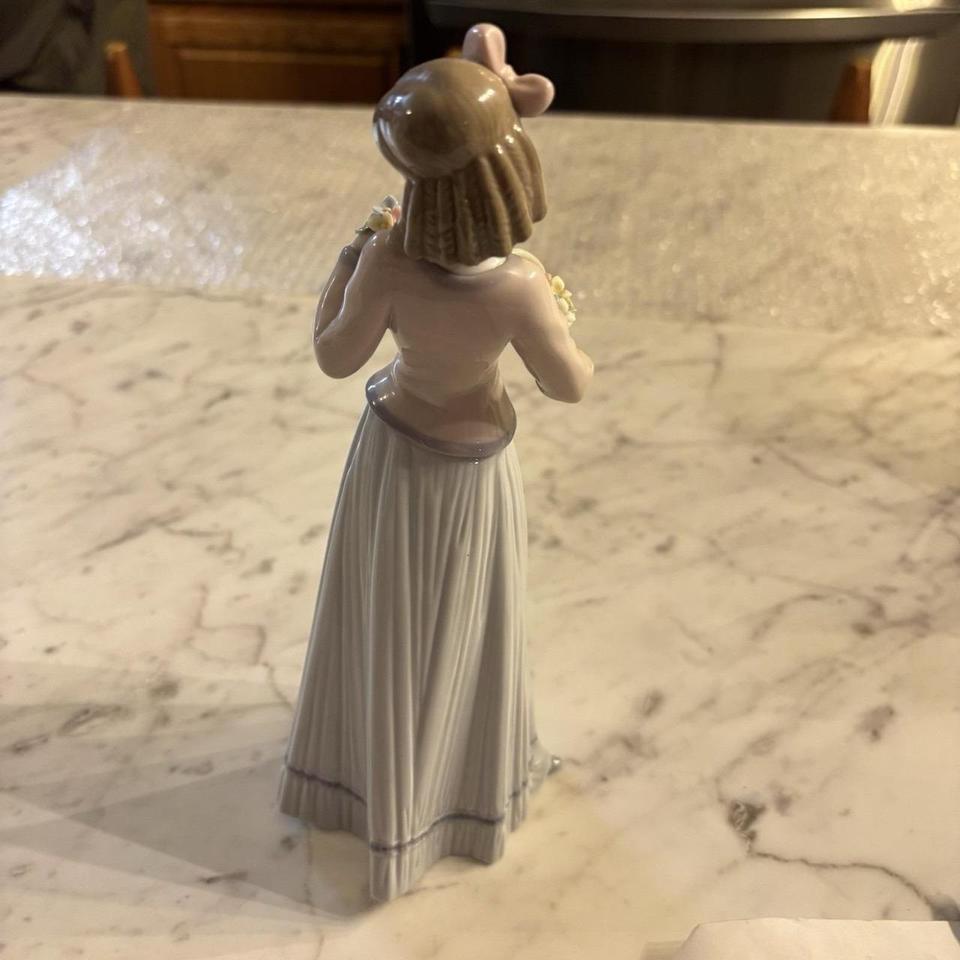 Lladro Innocence In Bloom 7644 9b48 5