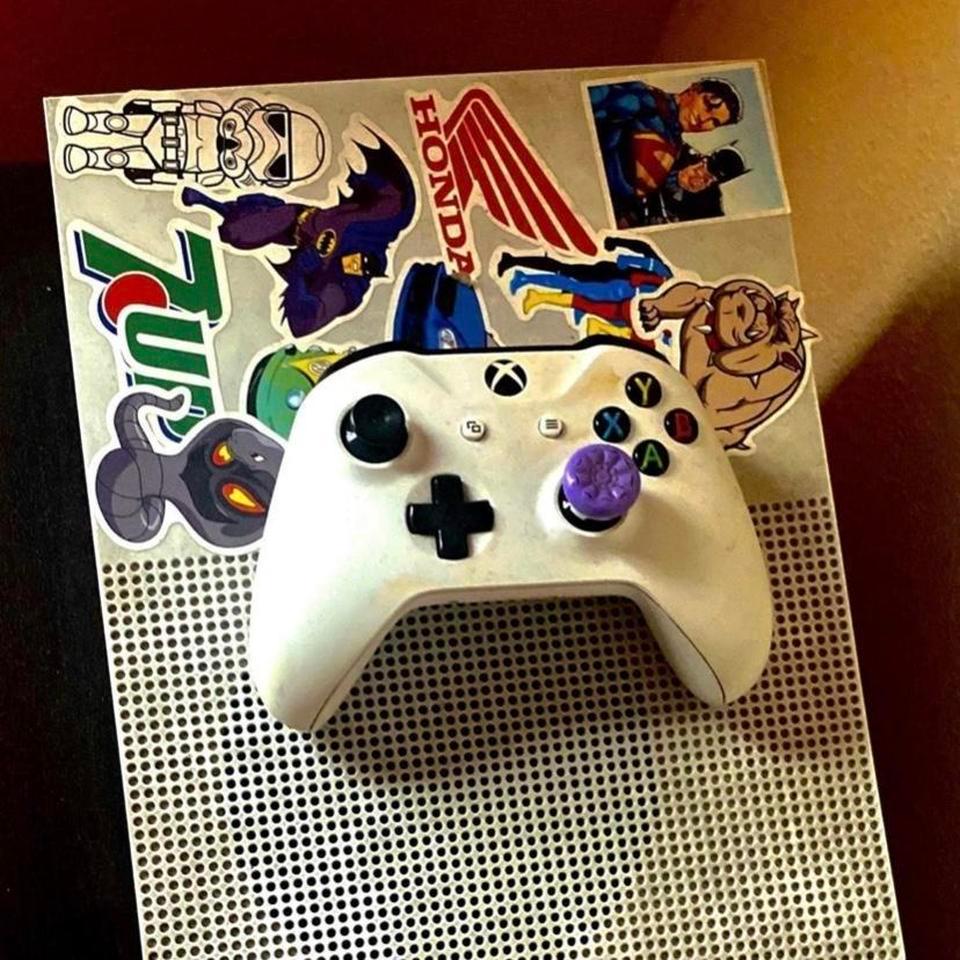 White Xbox One Controller With