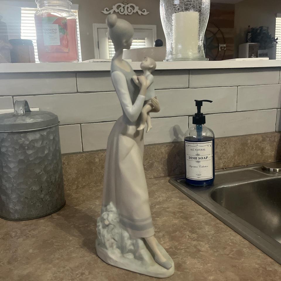 Porcelain Mother And Child Sculpture 3