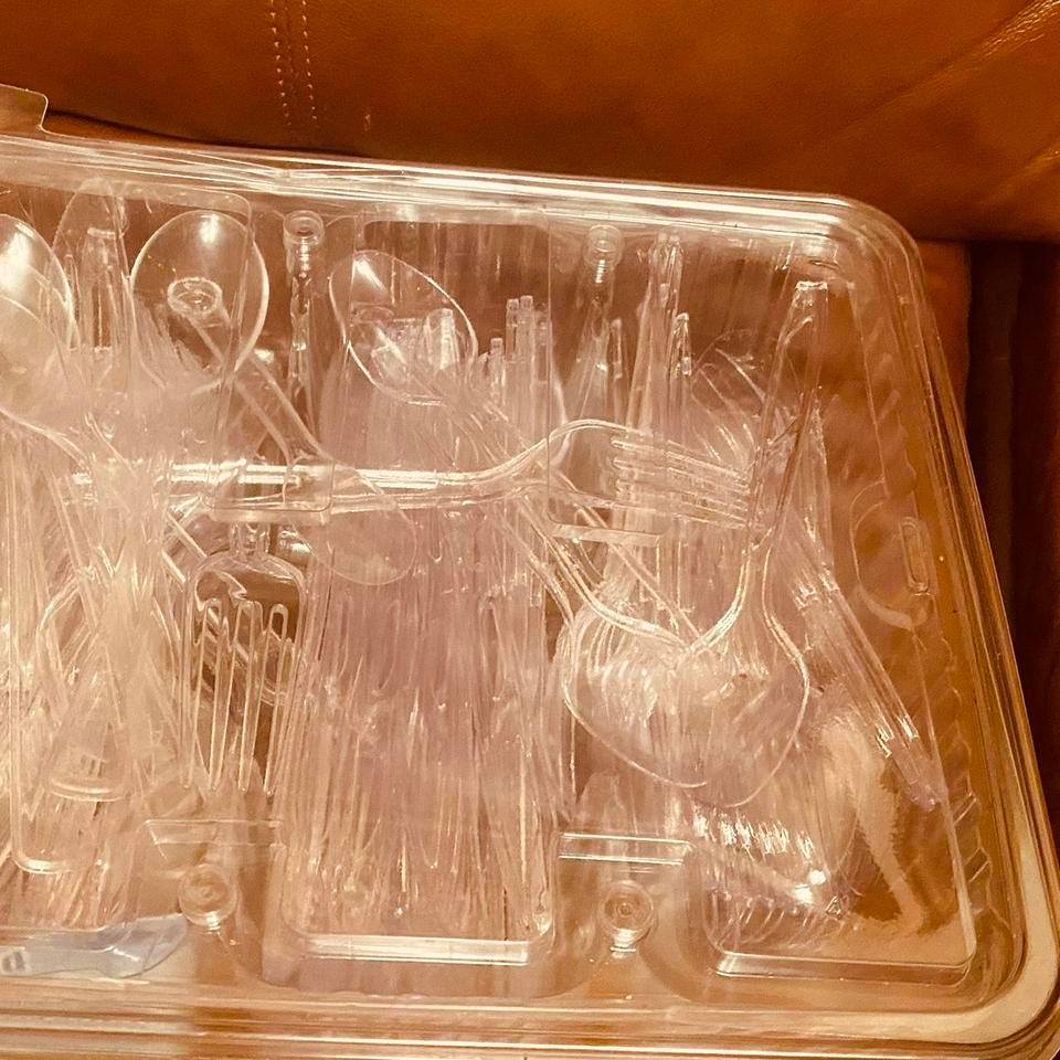 Diamond 192 Piece Plastic Dinnerware Set 4