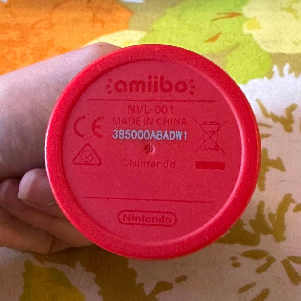 Yoshi Amiibo Figurine 3
