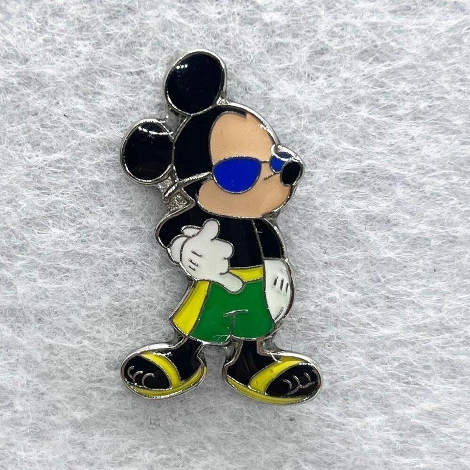 Disney Beach Mickey Mouse Pin Cc07