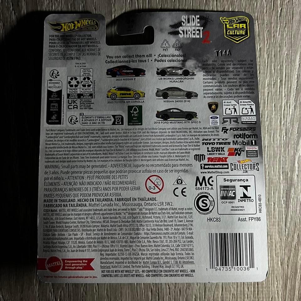 Hot Wheels Premium Nissan B768 2
