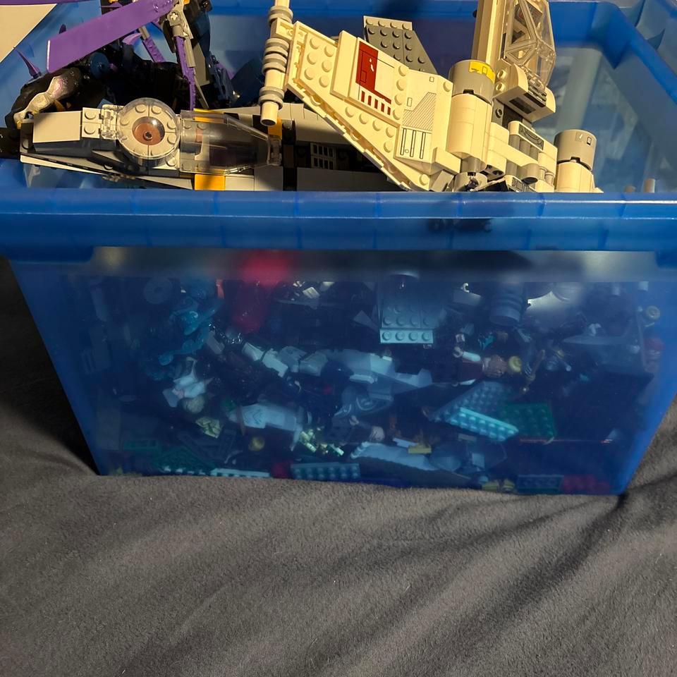 Lego Collection That Includes Multiple 73ba