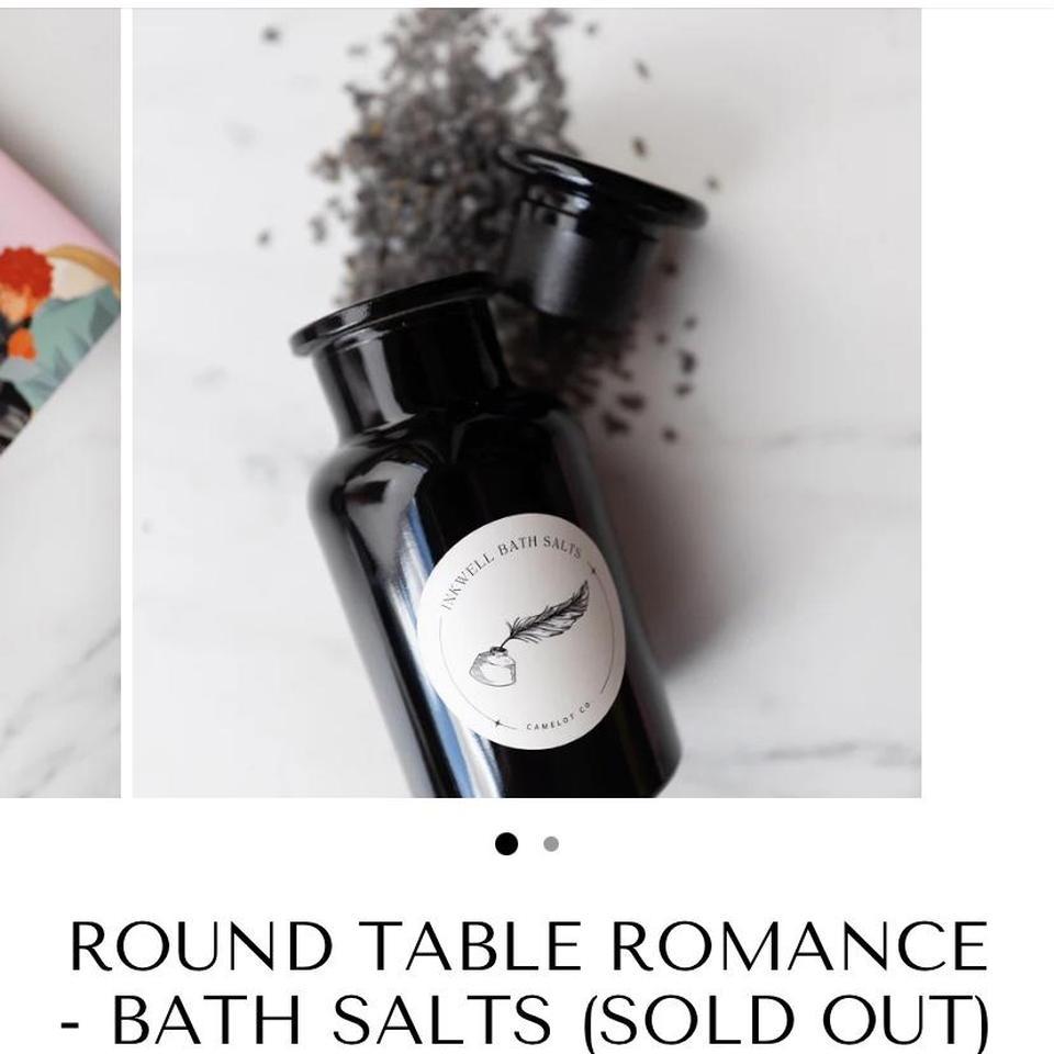 Luxurious Round Table Lavender Bath